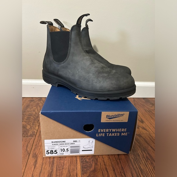 Blundstone 587 Rustic Black Chelsea Boots - Picture 2 of 9